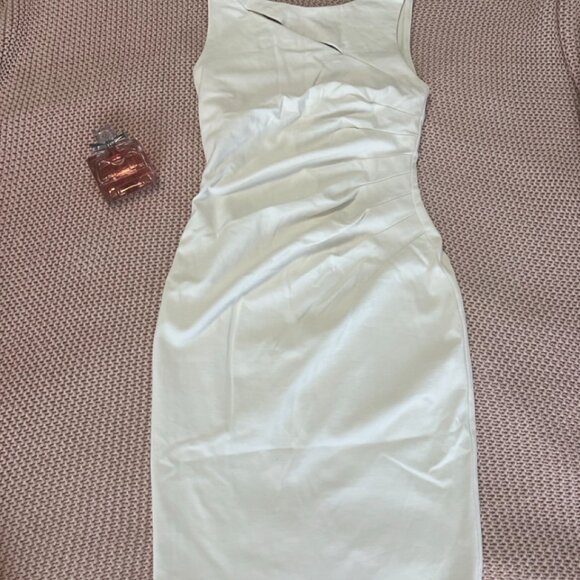 Cream White Fitted Dress - Picture 2 of 10